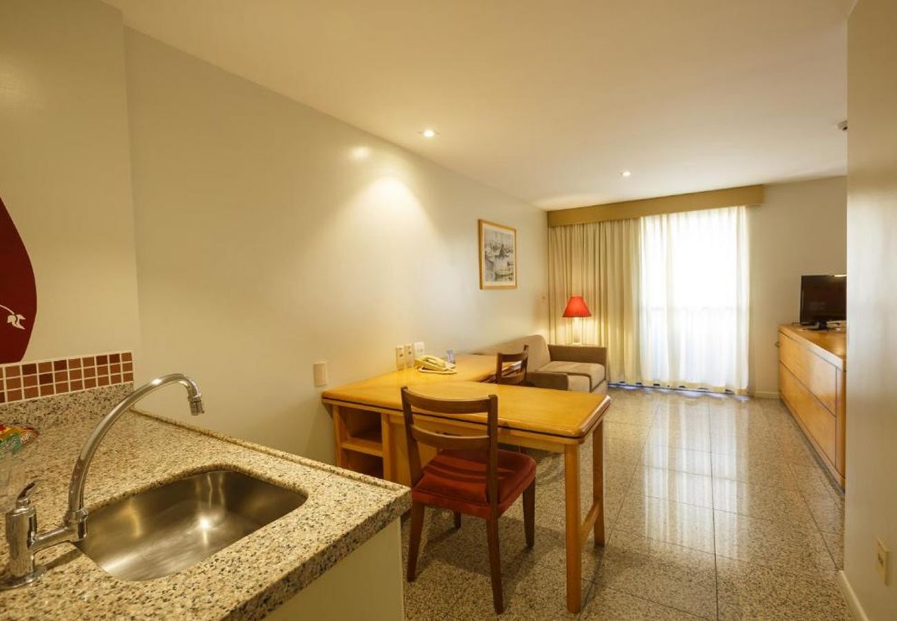 Apartamento em Fortaleza - Blue Home Fortaleza | Apartamento com Cama Casal à beira mar, com arrumação e 01 vaga de estacionamento - by Migro Home